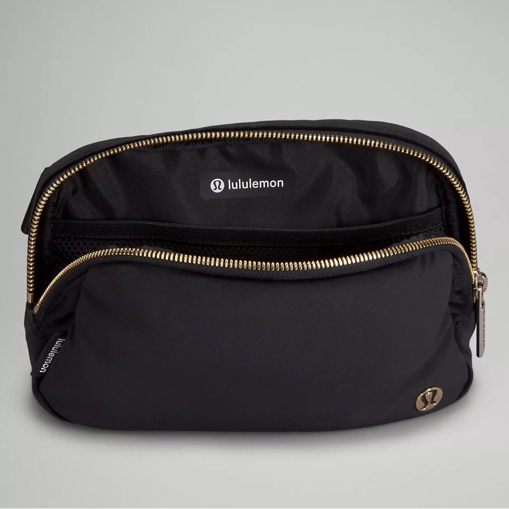 โ NWT Lululemon Everywhere 1L Belt Bag - Black Velour & Gold Hardware - Picture 8 of 11
